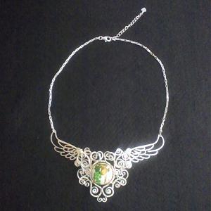 緑葡萄唐草蒔絵象牙玉ワイヤーワークチョーカー - wirework choker with a vine arabesque makie ivory ball (green grape)