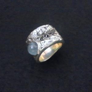 メキシコ(オパール彫刻)/山口理氏(リング) 制作 アクアマリンキャッツアイ蠅リング(銀) - fly ring(silver) with an aquamarine-cat'sey